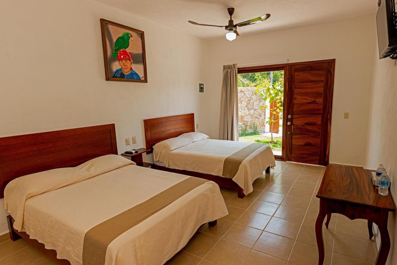 Hotel Casa Victoria Zihuatanejo Exterior foto